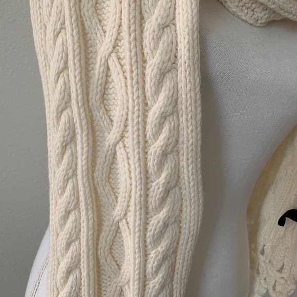 Elegant Cream Cable Knit Scarf - Picture 2 of 6